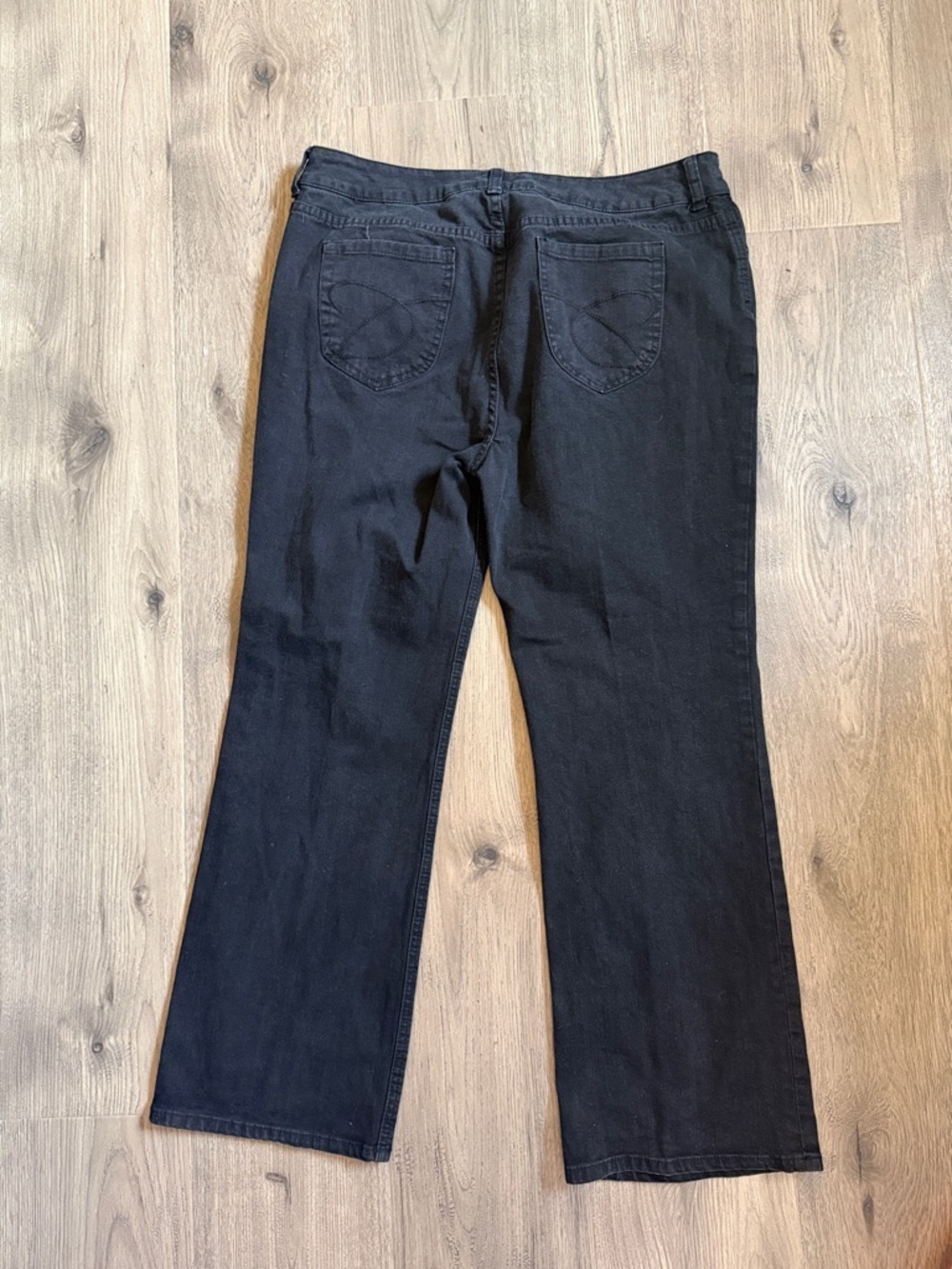 Women’s Black Wide-Leg Jeans - Classic Flare Style - Picture 7 of 8